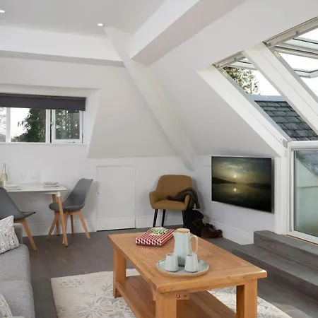 Lejlighed The Sanctuary - Spacious Studio - Stunning Lake Views