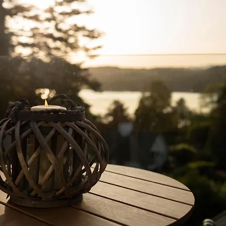 The Sanctuary - Spacious Studio - Stunning Lake Views Lejlighed *